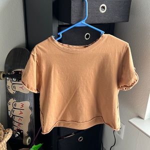 Raw edge neck cropped tshirt